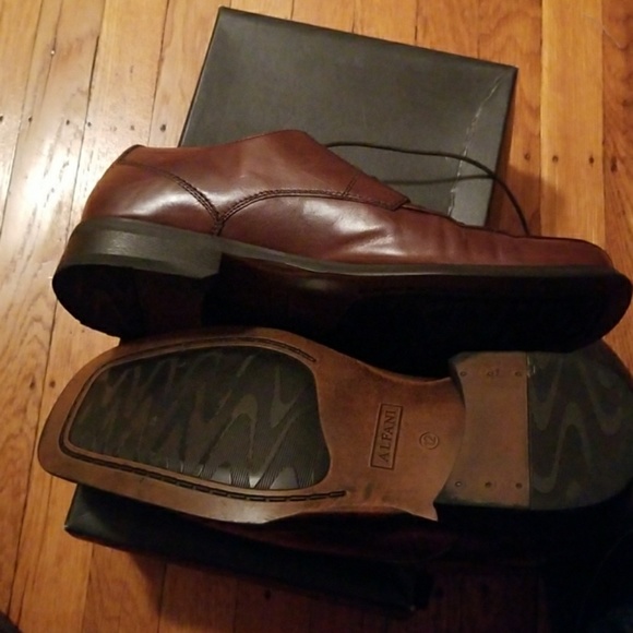 Shoes - Picture 3 of 4